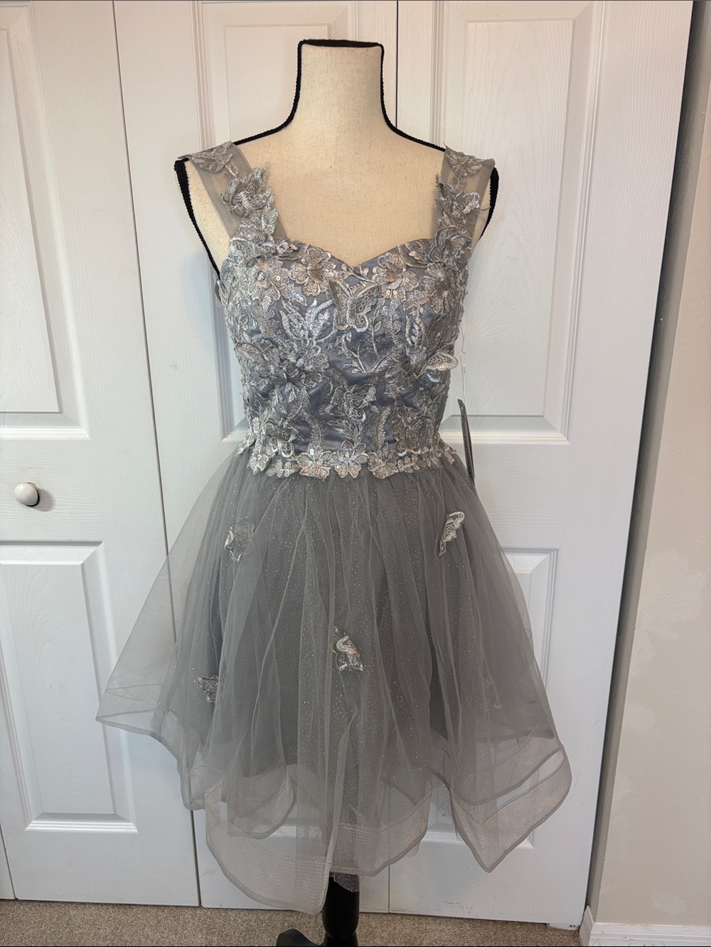 NWT Silver Grey Floral Lace & Tulle Cocktail Dress - Size 2 - Corset Back.